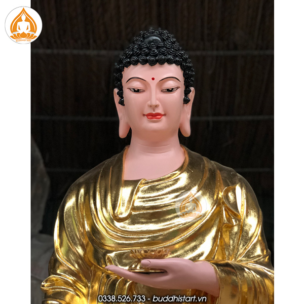 Tượng Phật A Di Đà dáng đứng mang đến cho bạn sự thanh tịnh và sự thanh lịch. Tác phẩm điêu khắc này được làm thủ công từ những nghệ nhân tài ba, với những chi tiết tinh tế và sắc nét. Hãy xem hình ảnh để tìm hiểu thêm về nét độc đáo của tượng này.